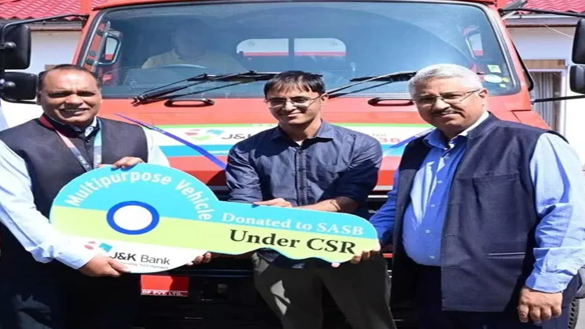 JAMMU: जेएंडके बैंक ने सीएसआर के तहत श्री अमरनाथ जी श्राइन बोर्ड को बहुउद्देश्यीय वाहन प्रदान किया