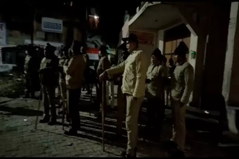 Haridwar : देर रात को कांवड़ियों और पुलिस के बीच उस समय तीखी नोकझोंक