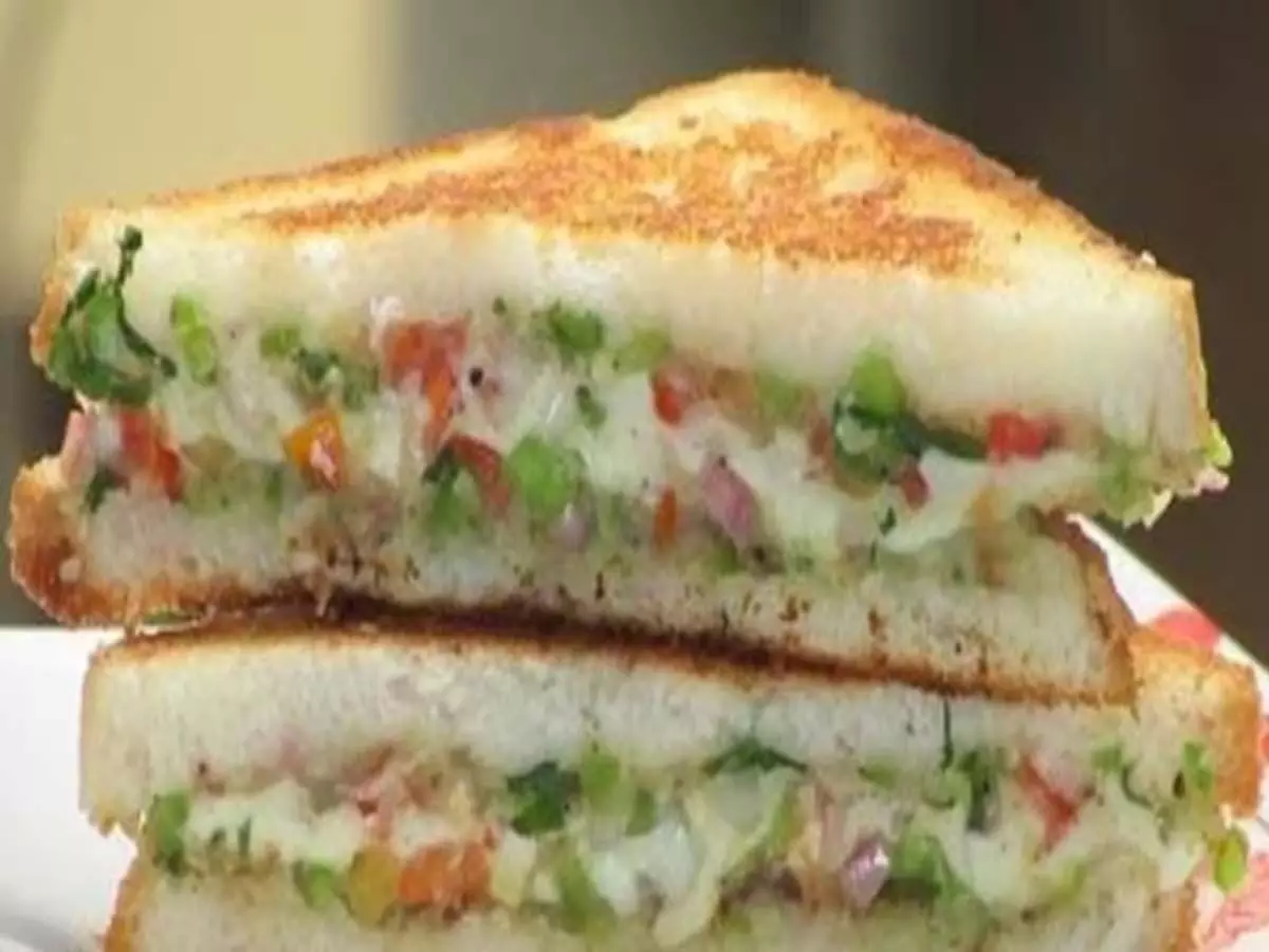 Recipe: घर पर बनाएं दही और ब्रेड से बने टेस्‍टी हंग कर्ड सेंडविच