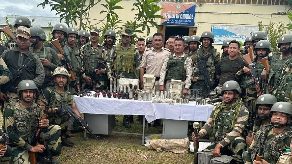 Manipur : सुरक्षा बलों ने चुराचांदपुर और काकचिंग जिले में हथियार और गोला-बारूद बरामद किया