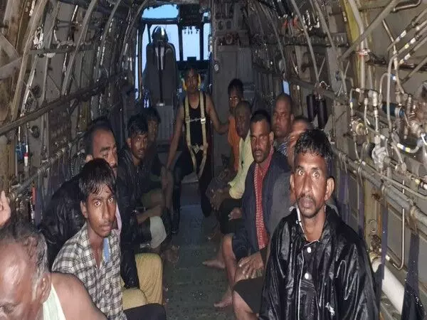 Andhra Pradesh में पूर्वी नौसेना कमान द्वारा बाढ़ से 28 लोगों को बचाया गया