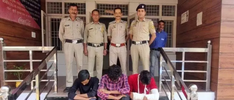 Crime: बैंक ऑफ इंडिया की ATM में सेंध लगाने वाले चोर गिरफ्तार