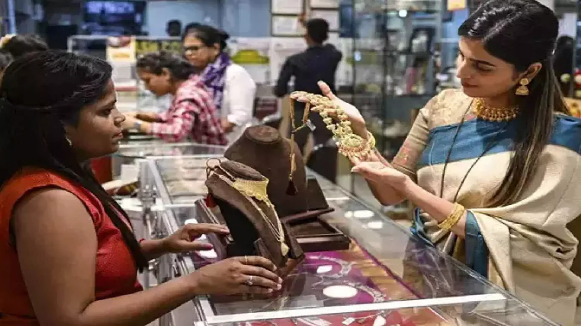 सोने की कीमत में 30 रुपये प्रति ग्राम की गिरावट, Chennai में अब सोना 55,000 रुपये पर