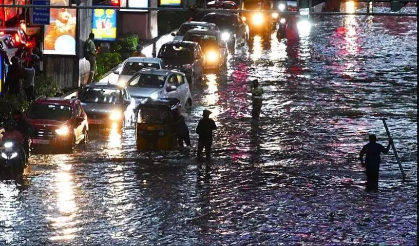 Telangana में रातभर भारी बारिश, और बारिश की संभावना