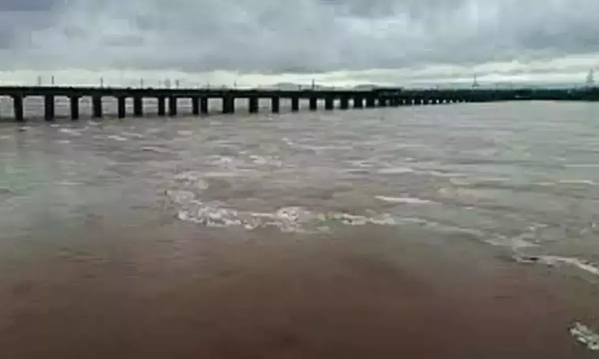 भारी बारिश से Godavari में बाढ़