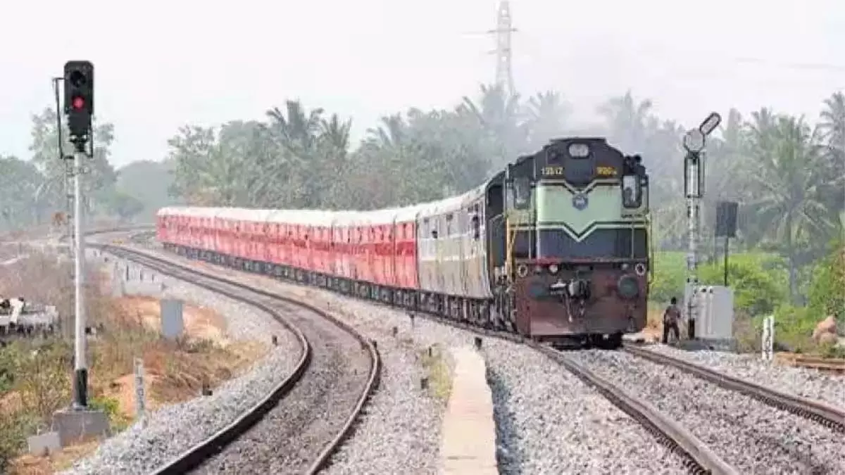 Government ने कोलकाता से बांग्लादेश जाने वाली दो ट्रेनें रद्द कीं