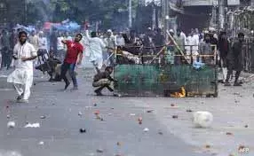 Bangladesh में आरक्षण विरोध प्रदर्शन:कर्फ्यू लगाया गया