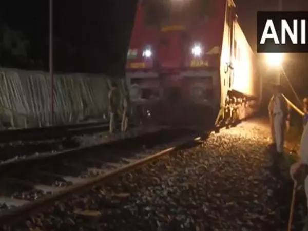Gonda accident स्थल पर ट्रेन सेवाएं फिर से शुरू