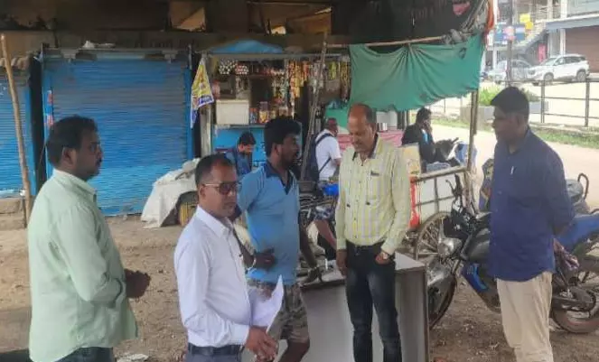 Raipur निगम टीम ने पंडरी और मोवा में दी दबिश, कबाड़ियों पर लगाया जुर्माना