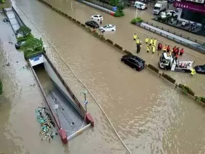 China:मूसलाधार बारिश के कारण पुल ढहने से 11 लोगों की मौत