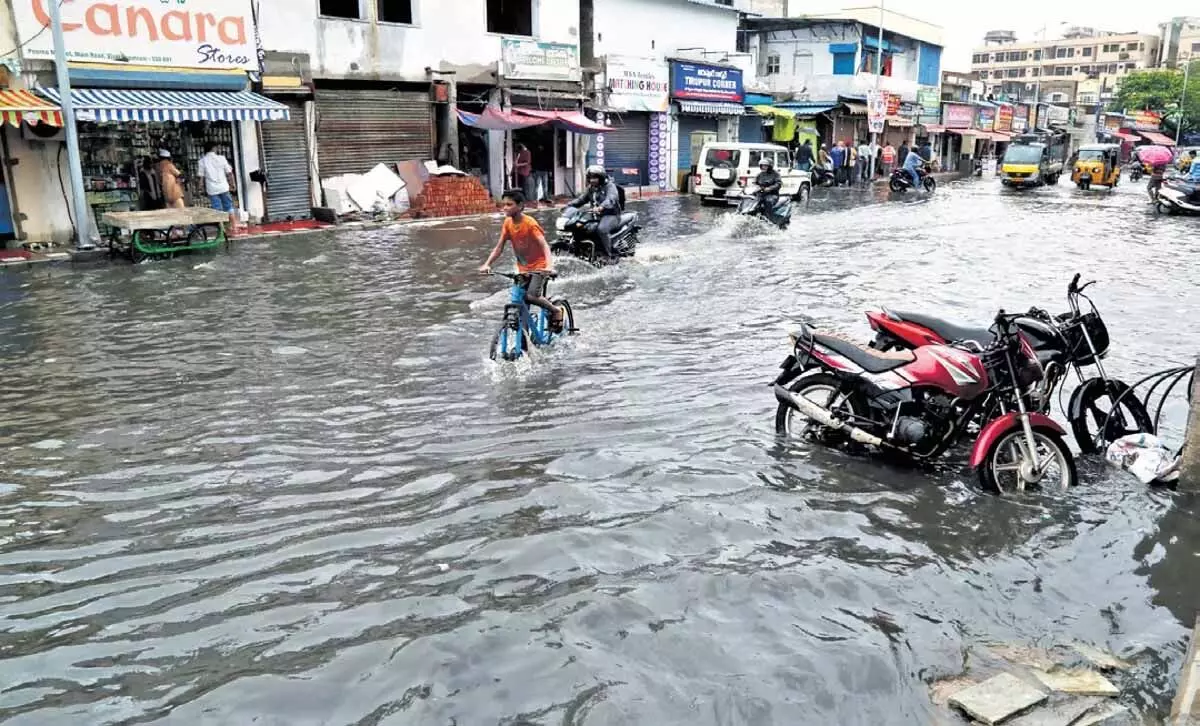 Andhra Pradesh के तीन जिलों के लिए ऑरेंज अलर्ट