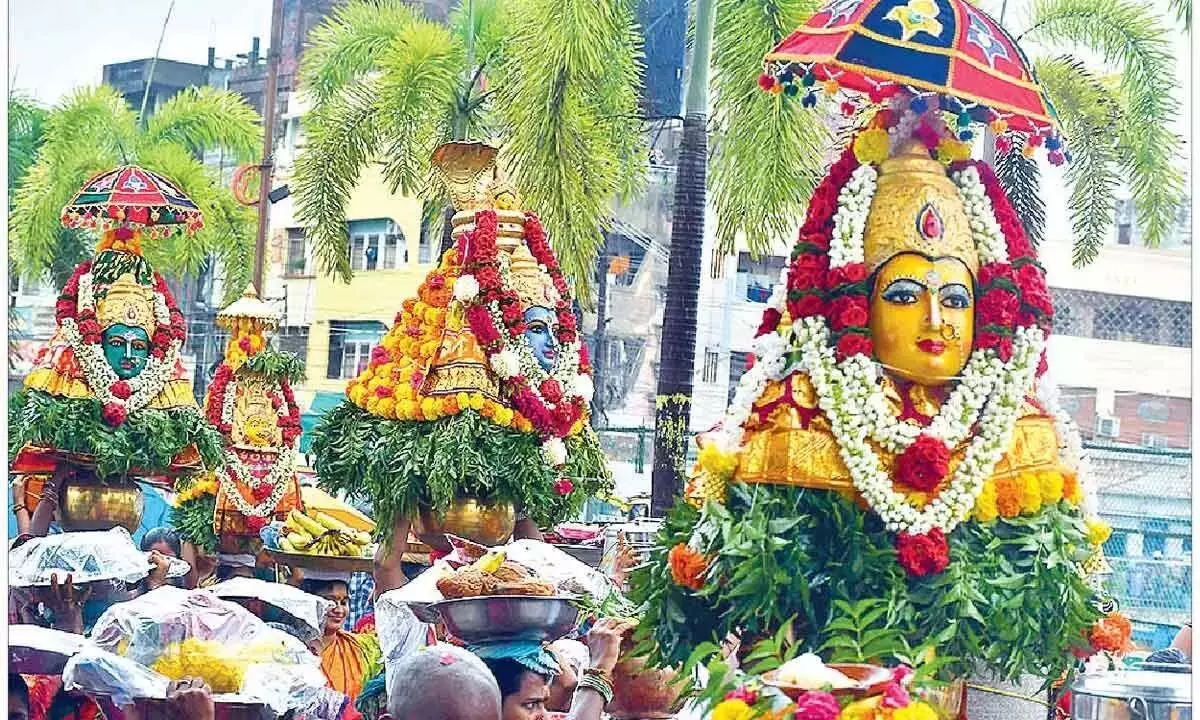 Andhra Pradesh: दुर्गा मंदिर में साकंबरी उत्सव शुरू