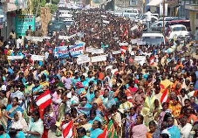 मछुआरों और राजनीतिक दलों ने Ramnad में विशाल विरोध प्रदर्शन किया
