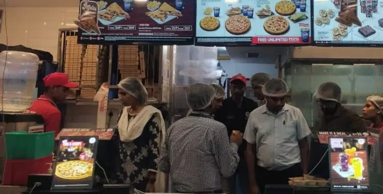 Raipur मैग्नेटो और सिटी सेंटर मॉल में खाद्य विभाग ने मारा छापा, KFC को नोटिस