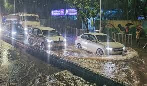 Weather : मुंबई के कुछ इलाकों में होगा बारिश व जलभराव