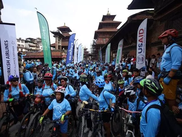 Nepal के सबसे बड़े वार्षिक साइकिलिंग कार्यक्रम द कोरा चैलेंज में हज़ारों लोगों ने हिस्सा लिया