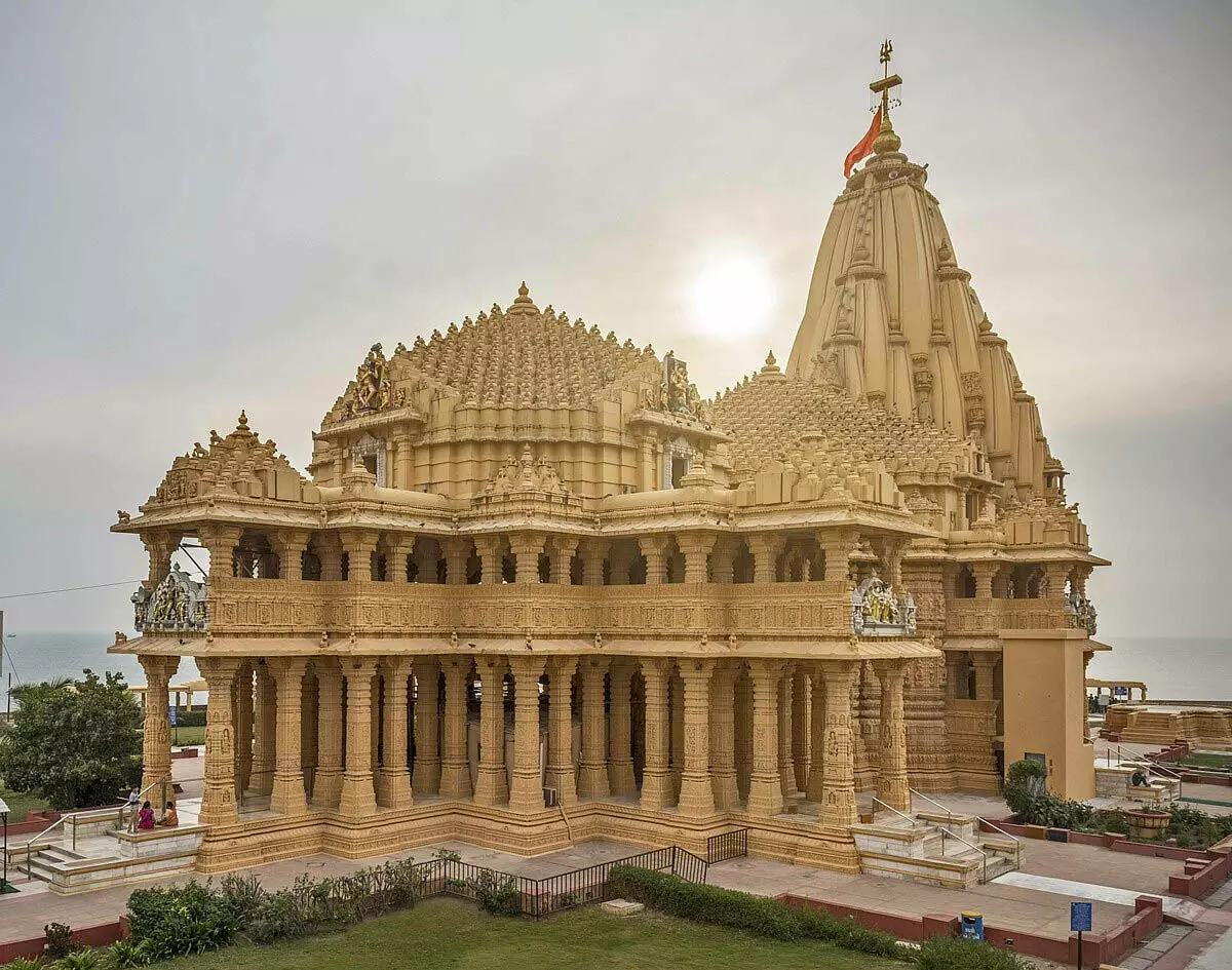 Somnath Temple : इस ज्योतिर्लिंग का नाम सोमनाथ कैसे पड़ा