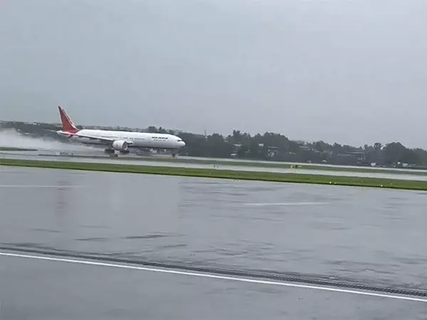 Air India flight AI-1179 करीब 30 घंटे बाद सैन फ्रांसिस्को में सुरक्षित उतरी