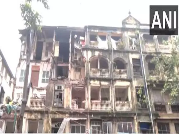 Mumbai: इमारत के कुछ हिस्से गिरने से एक की मौत, 13 घायल