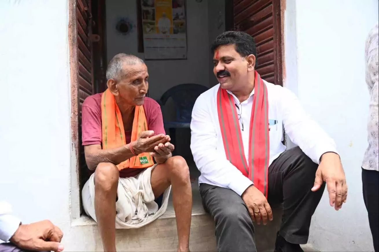 BJP कार्यकर्ता के घर पहुंचे गृहमंत्री विजय शर्मा