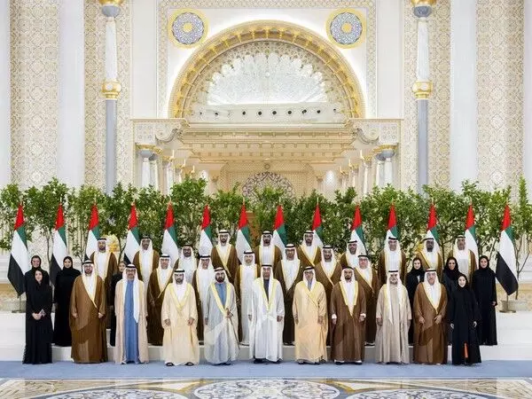 Hamdan bin Mohammed और नवनियुक्त मंत्रियों ने यूएई के राष्ट्रपति के समक्ष शपथ ली