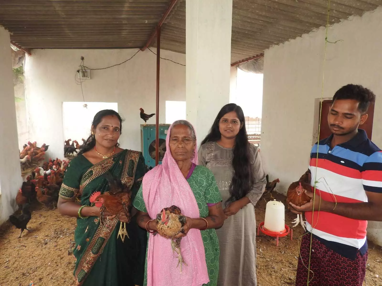 Janjgir-Champa : श्याम बाई ने मुर्गी पालन को बनाया अपना स्व-रोजगार