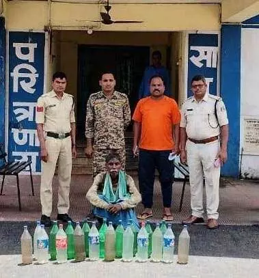 Raigarh: पूंजीपथरा इलाके में महुआ शराब के साथ आरोपी गिरफ्तार