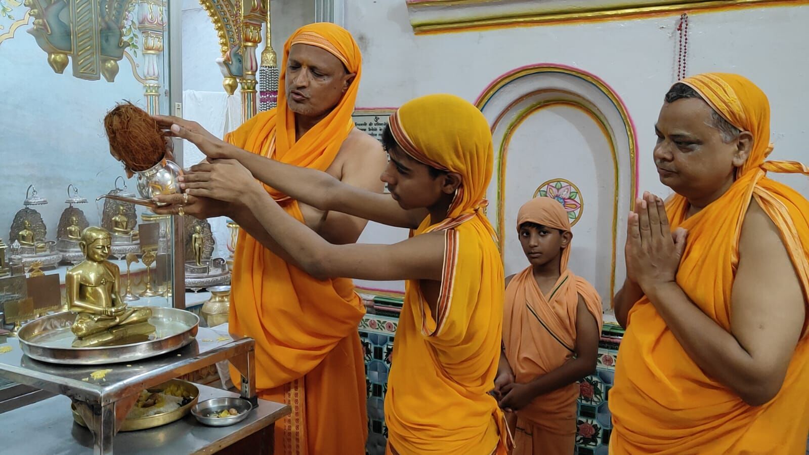 Raipur: बड़ा मंदिर की आध्यात्मिक प्रयोगशाला में अष्टाह्निका पर्व के अवसर पर नंदीश्वर दीप पूजन