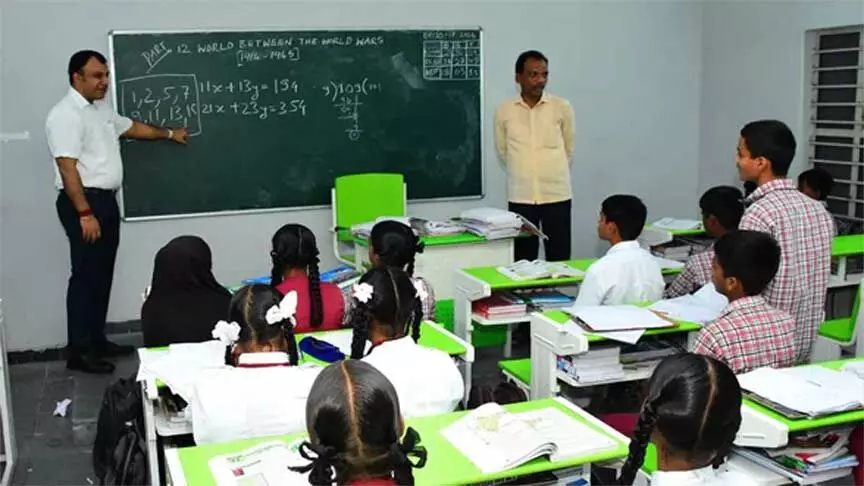 Sircilla कलेक्टर बने शिक्षक, छात्रों को पढ़ा रहे हैं पाठ