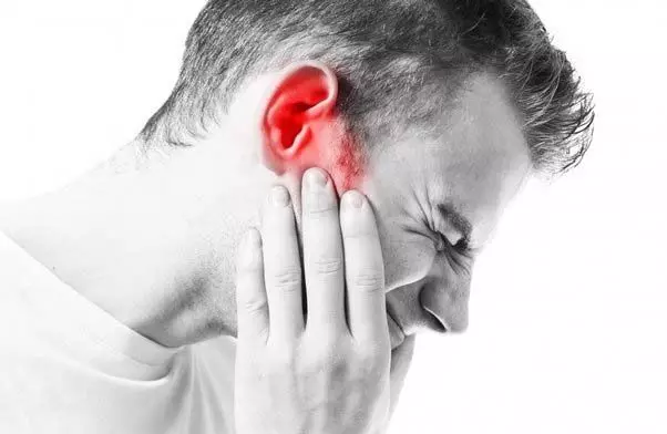 Health Care: कान से खून आना हो सकता है इन बीमारियों का संकेत