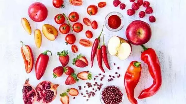 Health Tips: हड्डियां मजबूत करने के लिए खाएं ये फल और सब्जियां