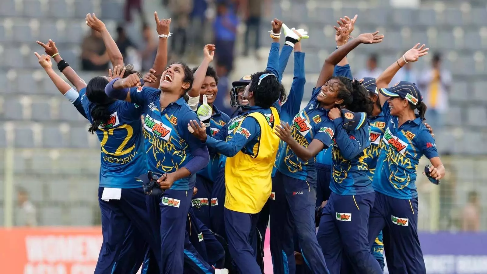 Sri Lanka ने बांग्लादेश को सात विकेट से हराया