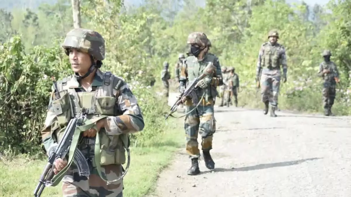 Assam:इंफाल पूर्वी जिले में सेना और पुलिस की संयुक्त टीम ने 7 बम निष्क्रिय किए