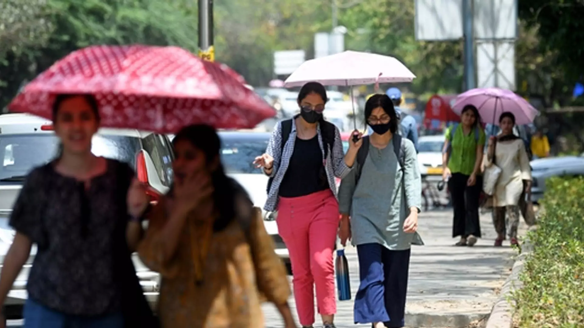 DEHLI: दिल्ली में मौसम 30.05 °C पर गर्म शुरुआत