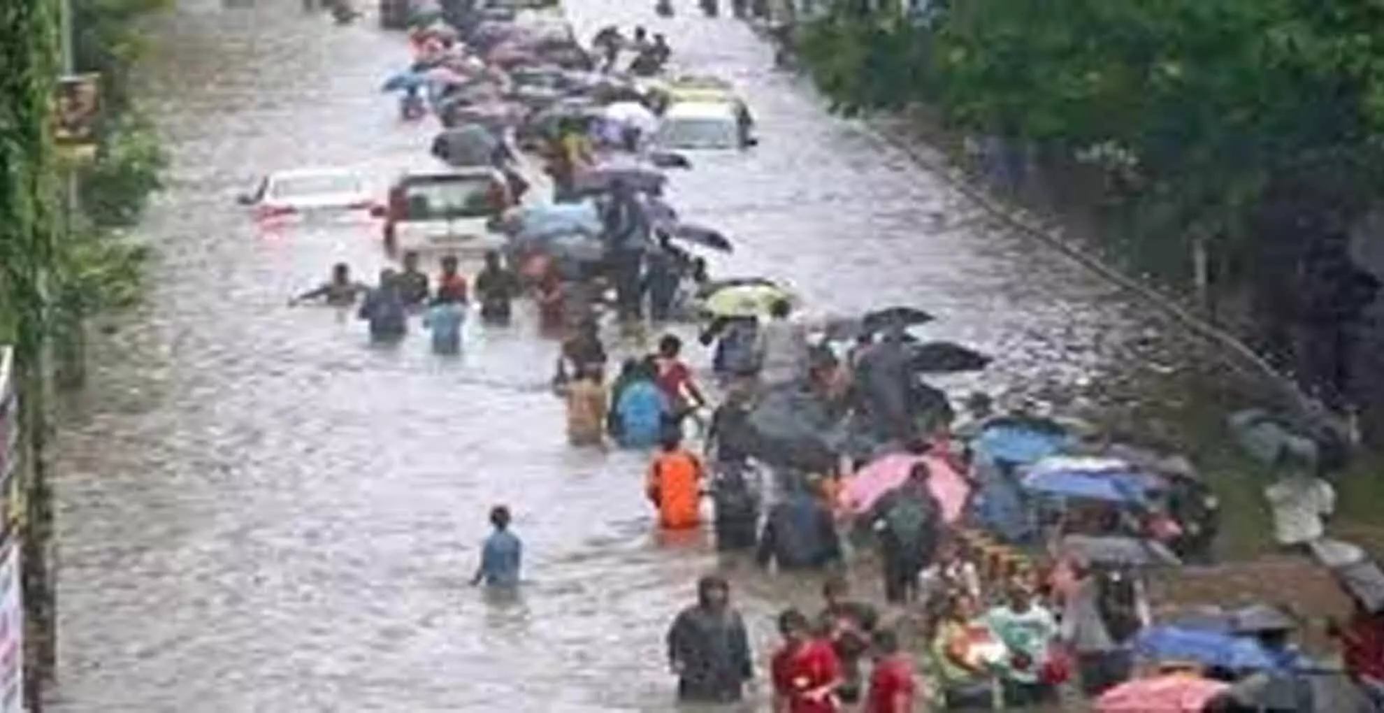 Mumbai-Nagpur में सड़कों पर बाढ़ जैसे हालात