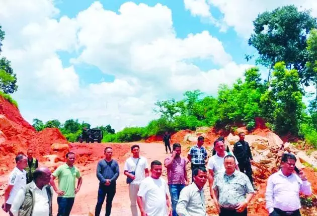 Meghalaya : उपमुख्यमंत्री धर ने नरतियांग में सड़क निर्माण कार्य का निरीक्षण किया
