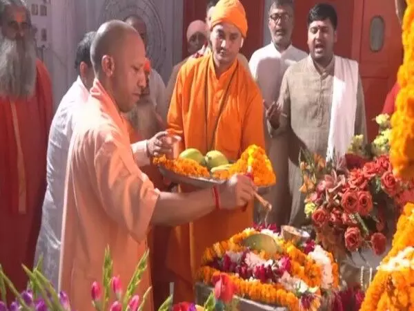 CM Yogi ने गुरु पूर्णिमा के अवसर पर लोगों को शुभकामनाएं दीं