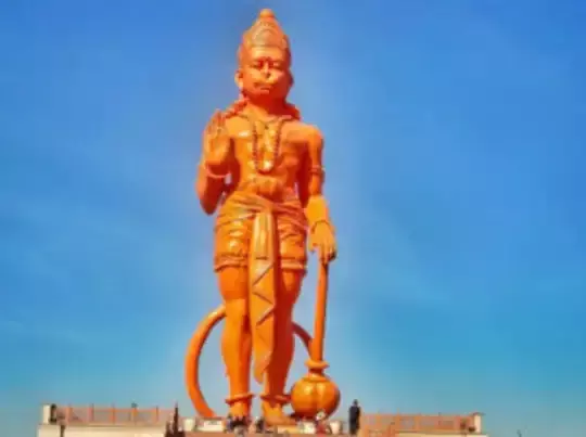 bhart के इस मंदिर में मौजूद हैं भगवान हनुमान की सबसे बड़ी मूर्ति