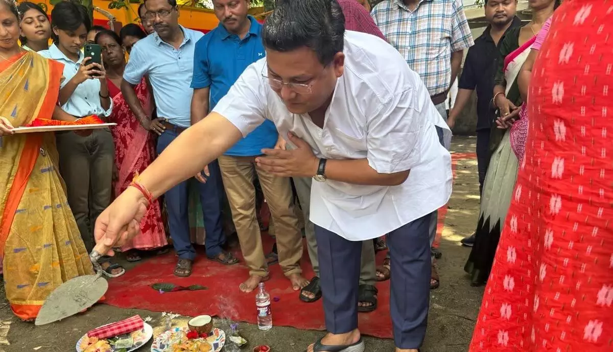 BTC सीईएम प्रमोद बोरो ने कोकराझार शहर में रवींद्र भवन की आधारशिला रखी
