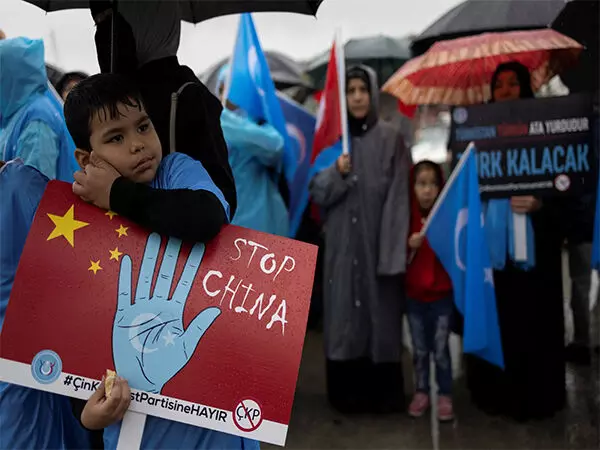 Xinjiang, Tibet में मानवाधिकार उल्लंघन के लिए चीन पर अंतर्राष्ट्रीय दबाव बढ़ रहे
