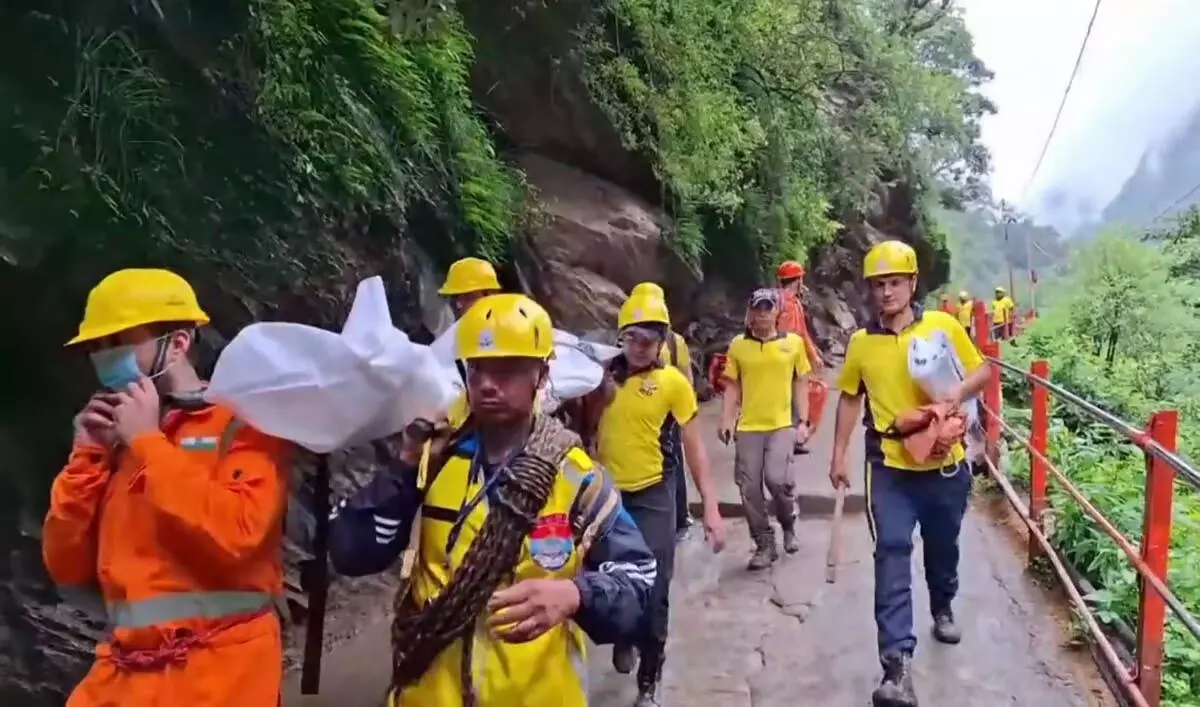 Kedarnath ट्रैकिंग मार्ग पर भूस्खलन से तीन लोगों की मौत, पांच घायल