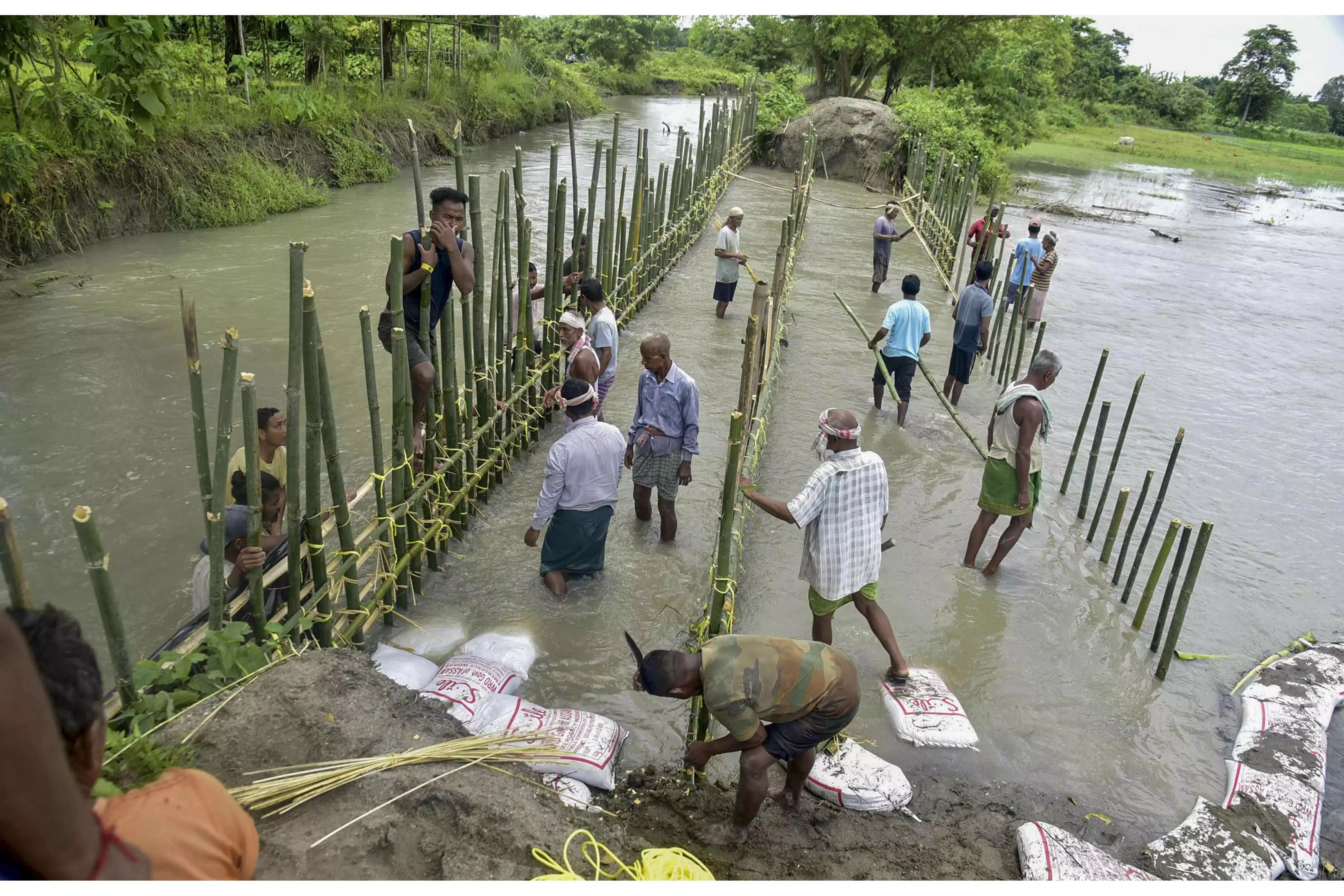 Assam floods: 1.30 लाख लोग प्रभावित, राज्य ने NDRF फंड के लिए केंद्रीय टीम से आग्रह किया