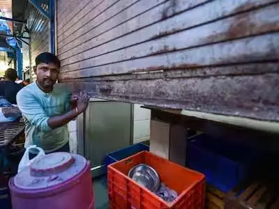 Varanasi administration ने कांवड़ यात्रा मार्ग पर मांस की दुकानें बंद कराई