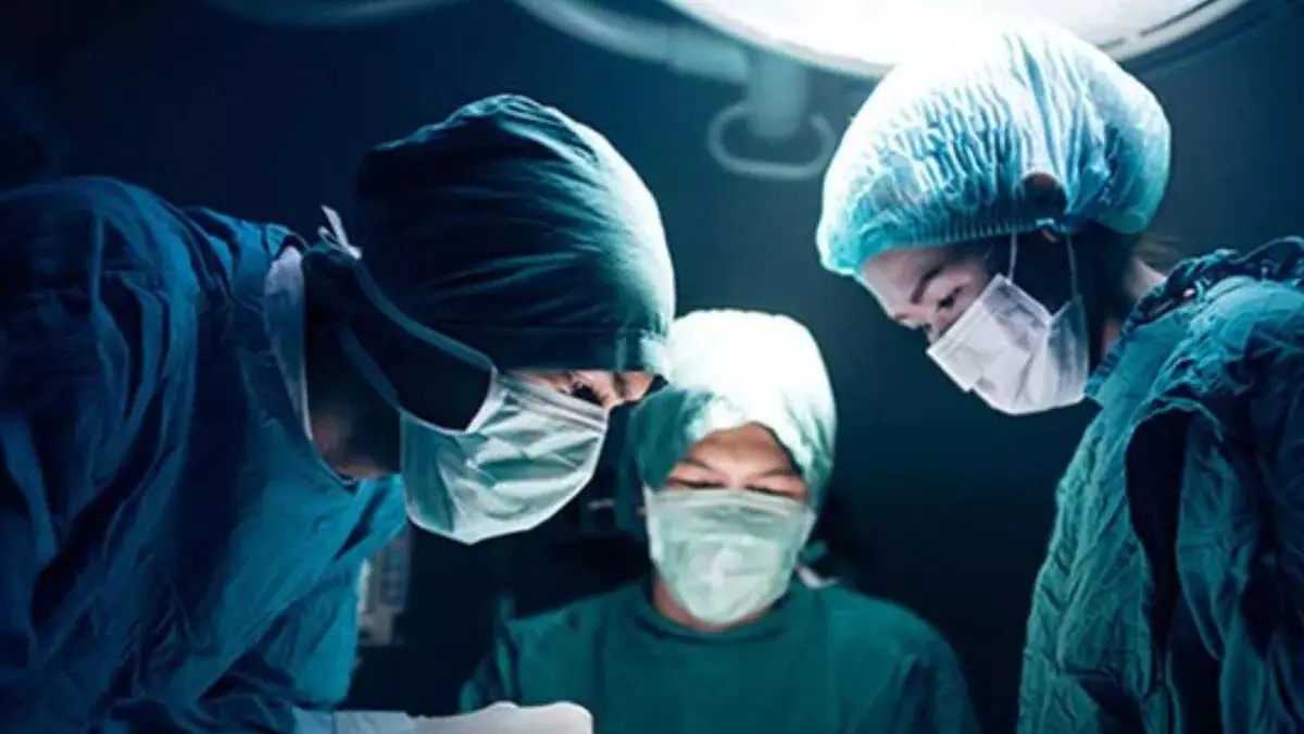 महिला की Breast Surgery को बिना सहमति के फिल्माया गया