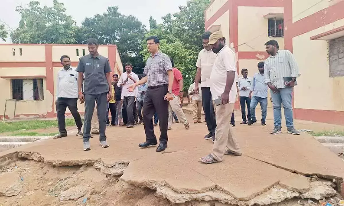 Collector डॉ. एस वेंकटेश्वर ने नायडूपेट गुरुकुलम का दौरा किया