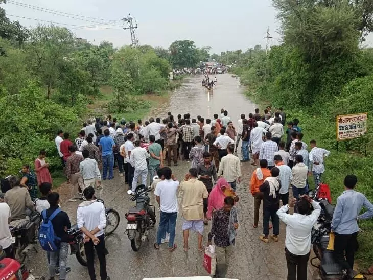 Chittorgarh: तेज बरसात में दो घंटे बंद रहा निम्बाहेड़ा-उदयपुर मार्ग