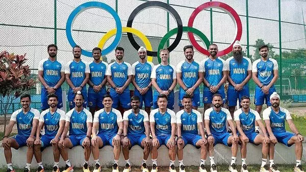 Paris 2024 में ओलंपिक में हिस्सा के लिए भारतीय हॉकी टीम खेल गांव पहुंचे