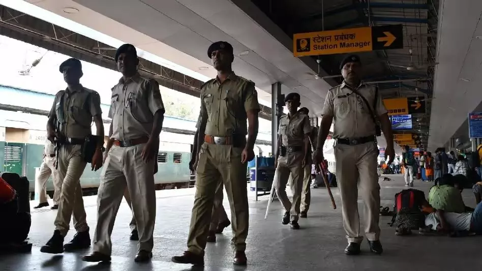 ASSAM : रेलवे सुरक्षा बल ने दलाली और चोरी पर नकेल कसी, 19 गिरफ्तार