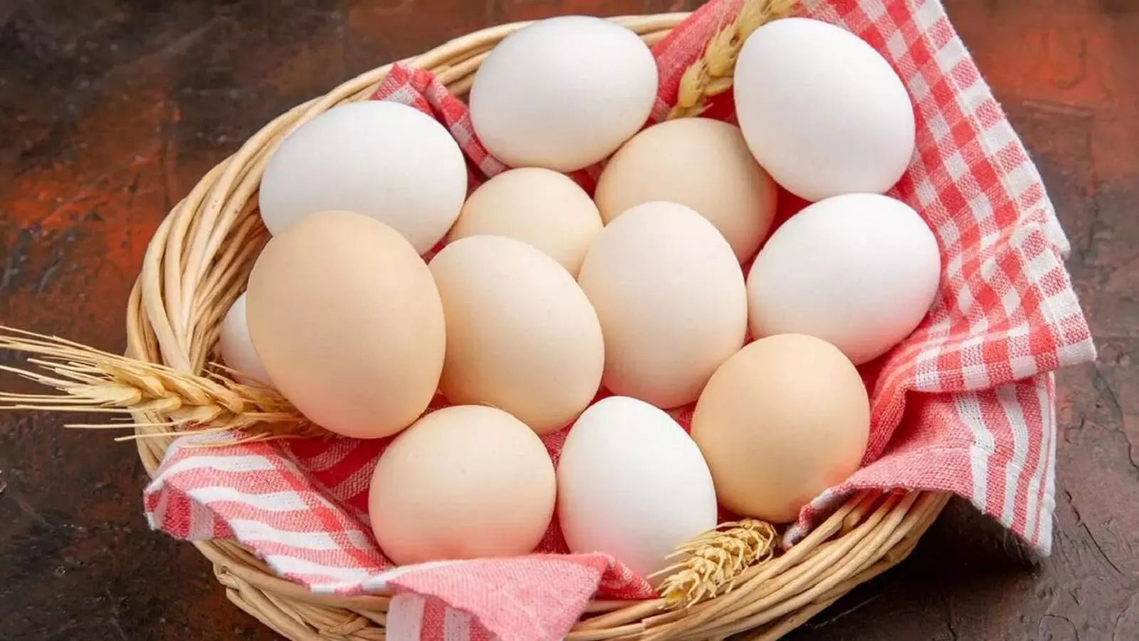 Bareilly: सावन में सस्ता होगा अंडे के भाव, मांस की खपत में 30 प्रतिशत की गिरावट