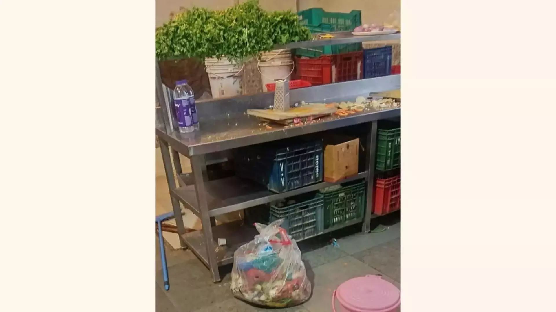 सुरक्षा टीम को LB Nagar में ढाबे में एक्सपायर हो चुके खाद्य पदार्थ मिले